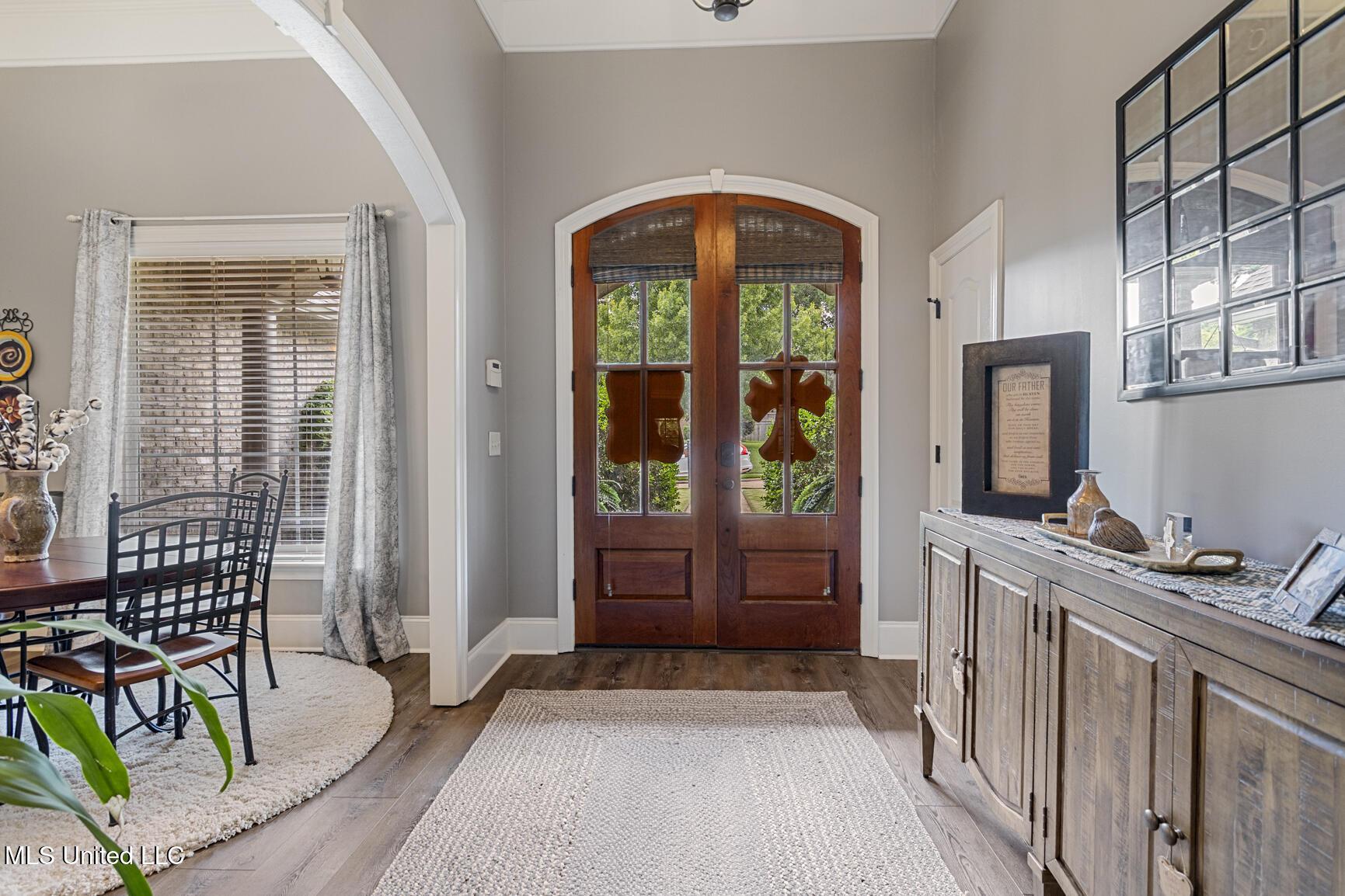 Image 3: Foyer