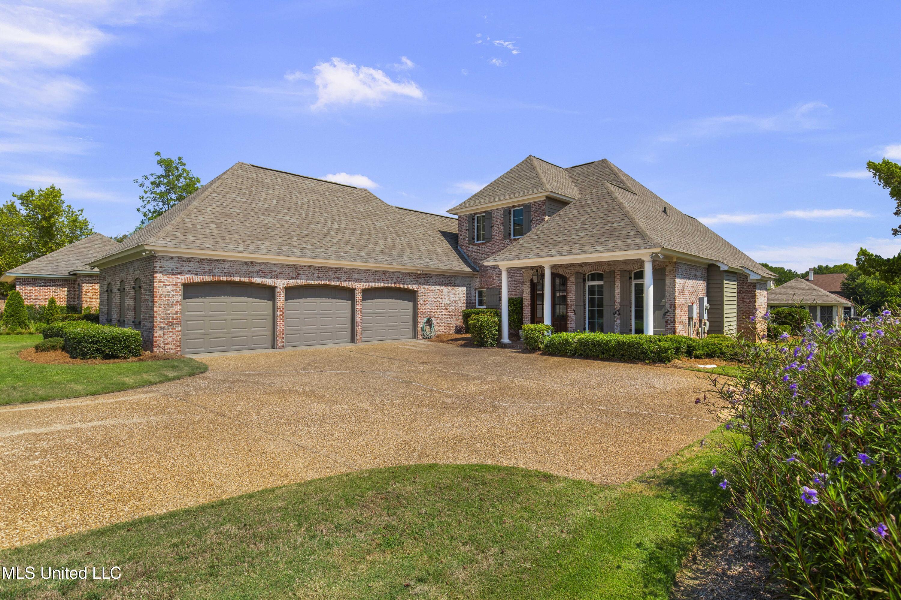 Image 1: 154 Belle Pointe Circle
