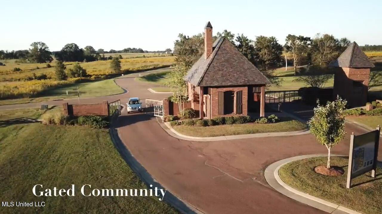 Image 4: A Charlton Place MLS pic (19)