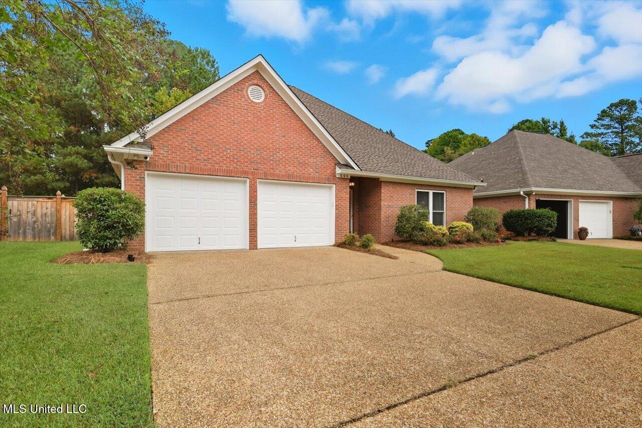 Image 3: 03-505 Spring Lake Dr _ Home Tours MS