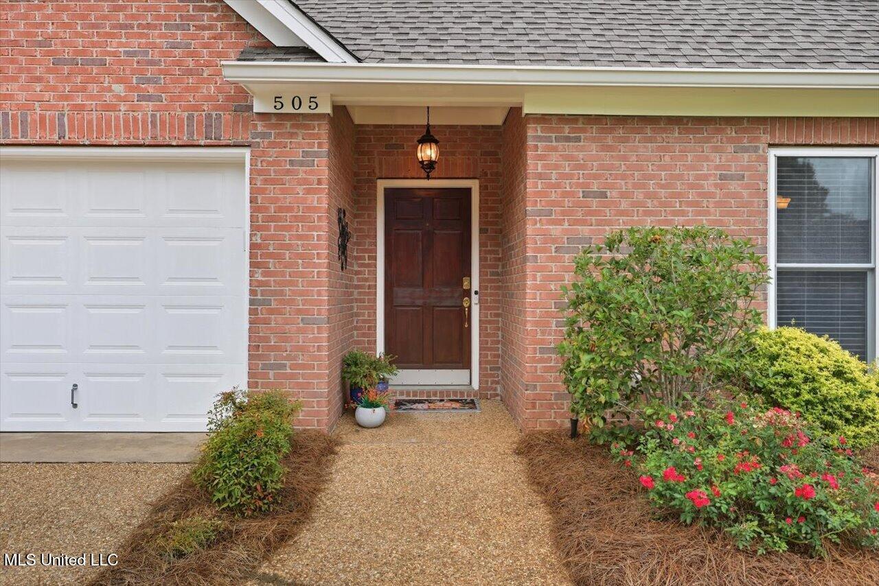 Image 4: 04-505 Spring Lake Dr _ Home Tours MS