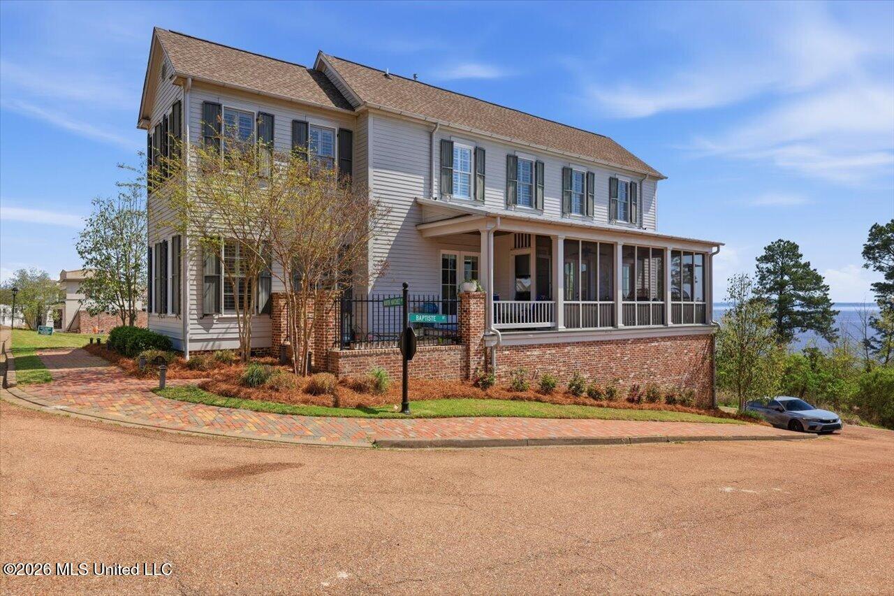 Image 2: 02-211 N Natchez Dr _ Home Tours MS