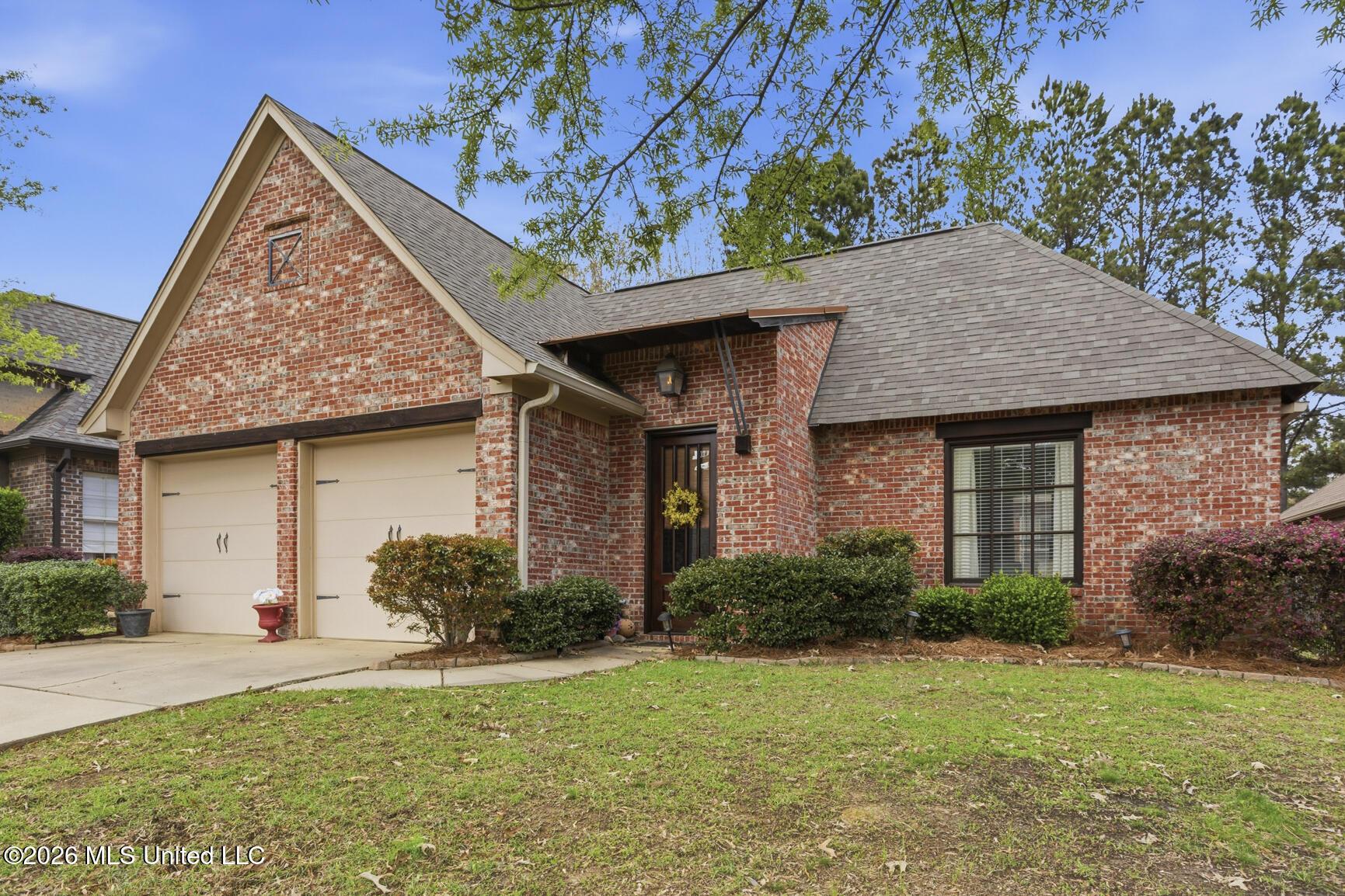 Image 2: 118 Hampton Chase-2