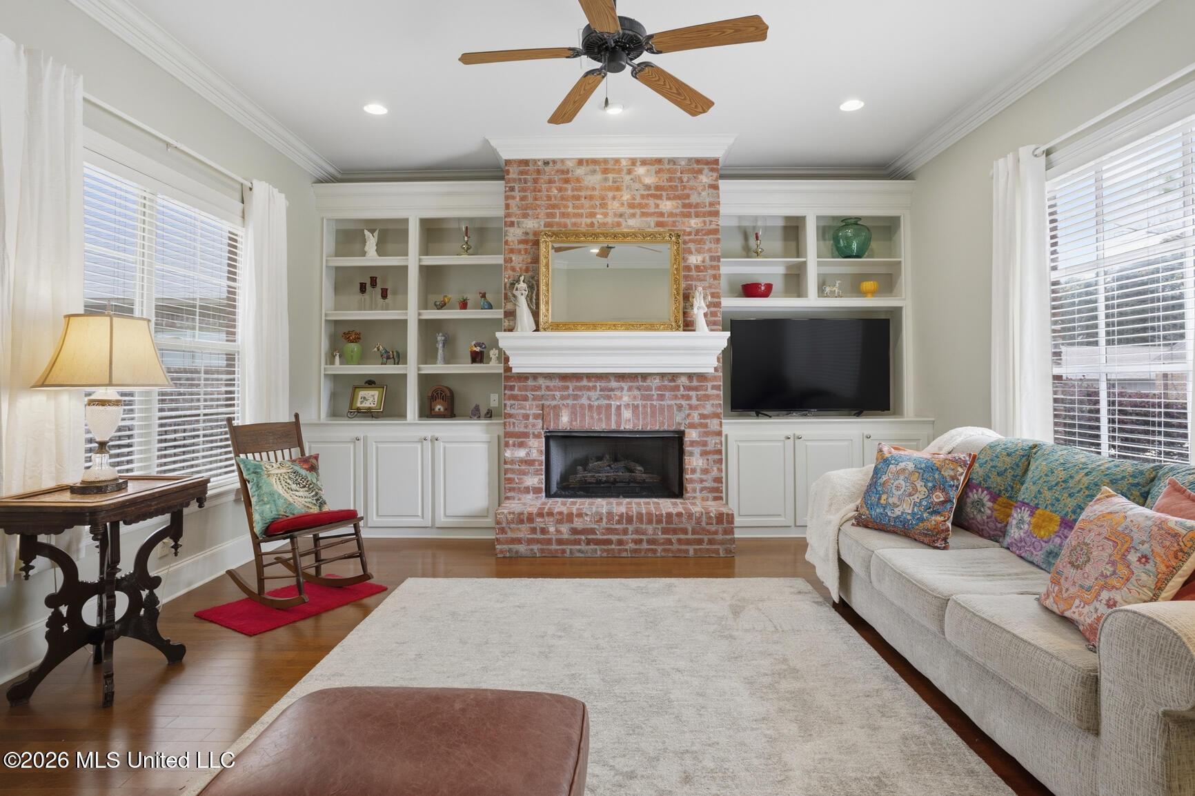 Image 4: 118 Hampton Chase-4