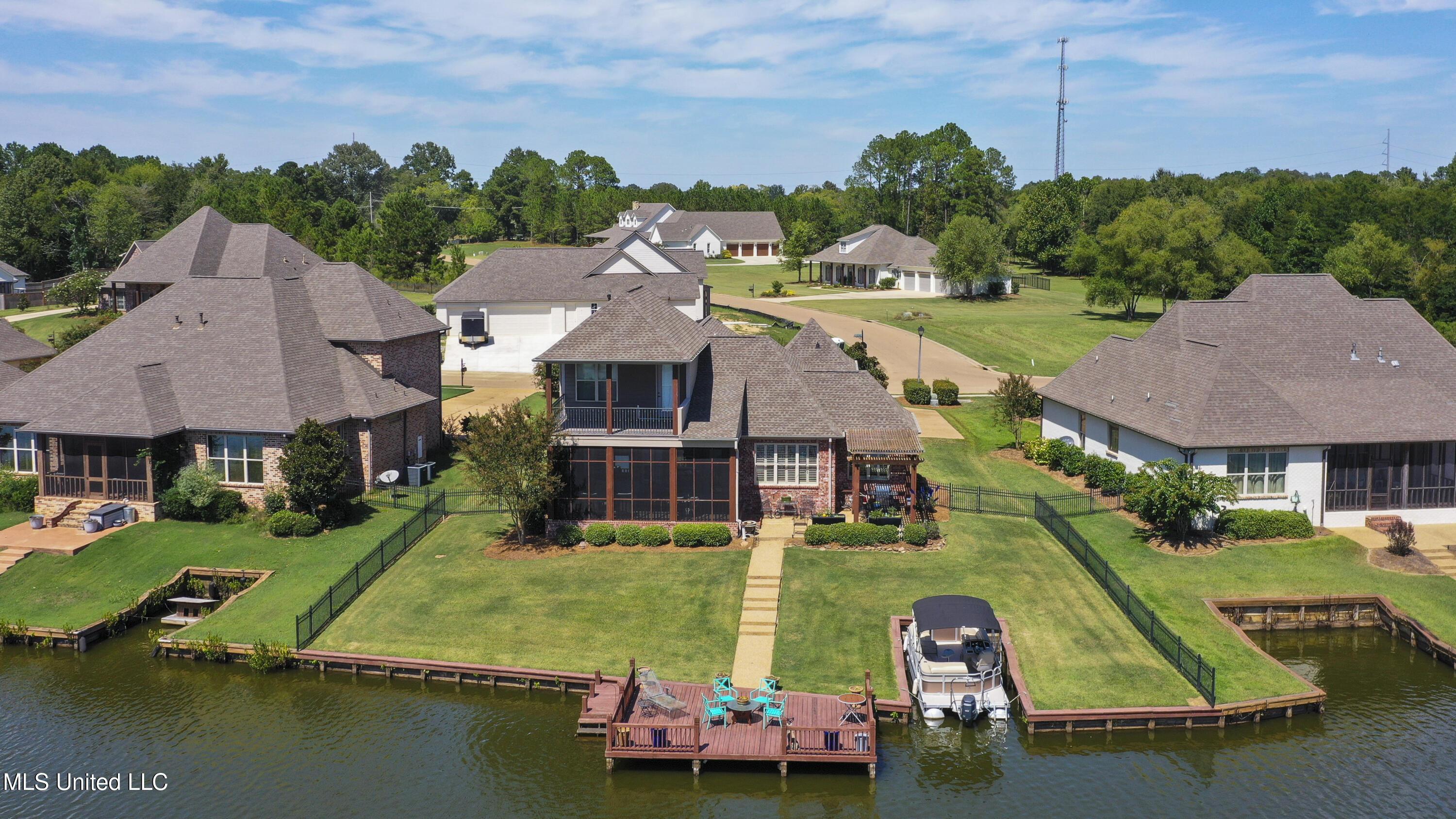 Image 2: 123 Harbor View-89