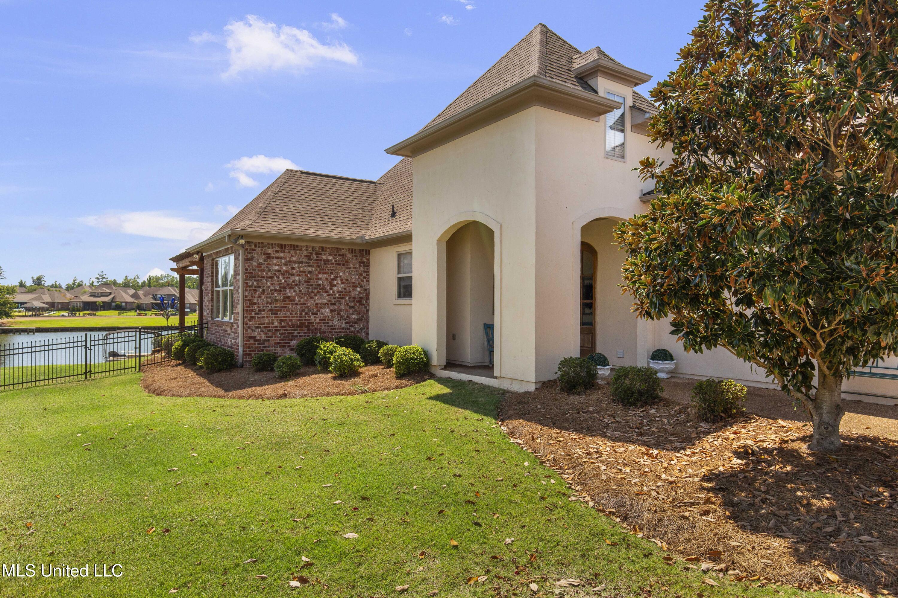 Image 3: 123 Harbor View-6