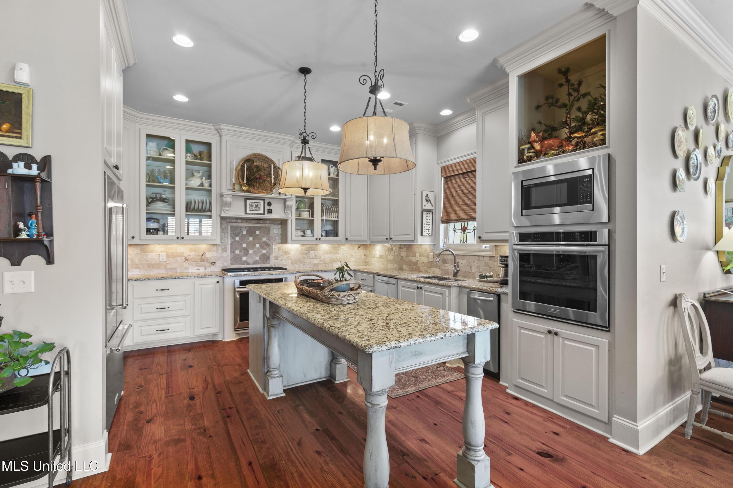 Image 4: 123 Harbor View-28