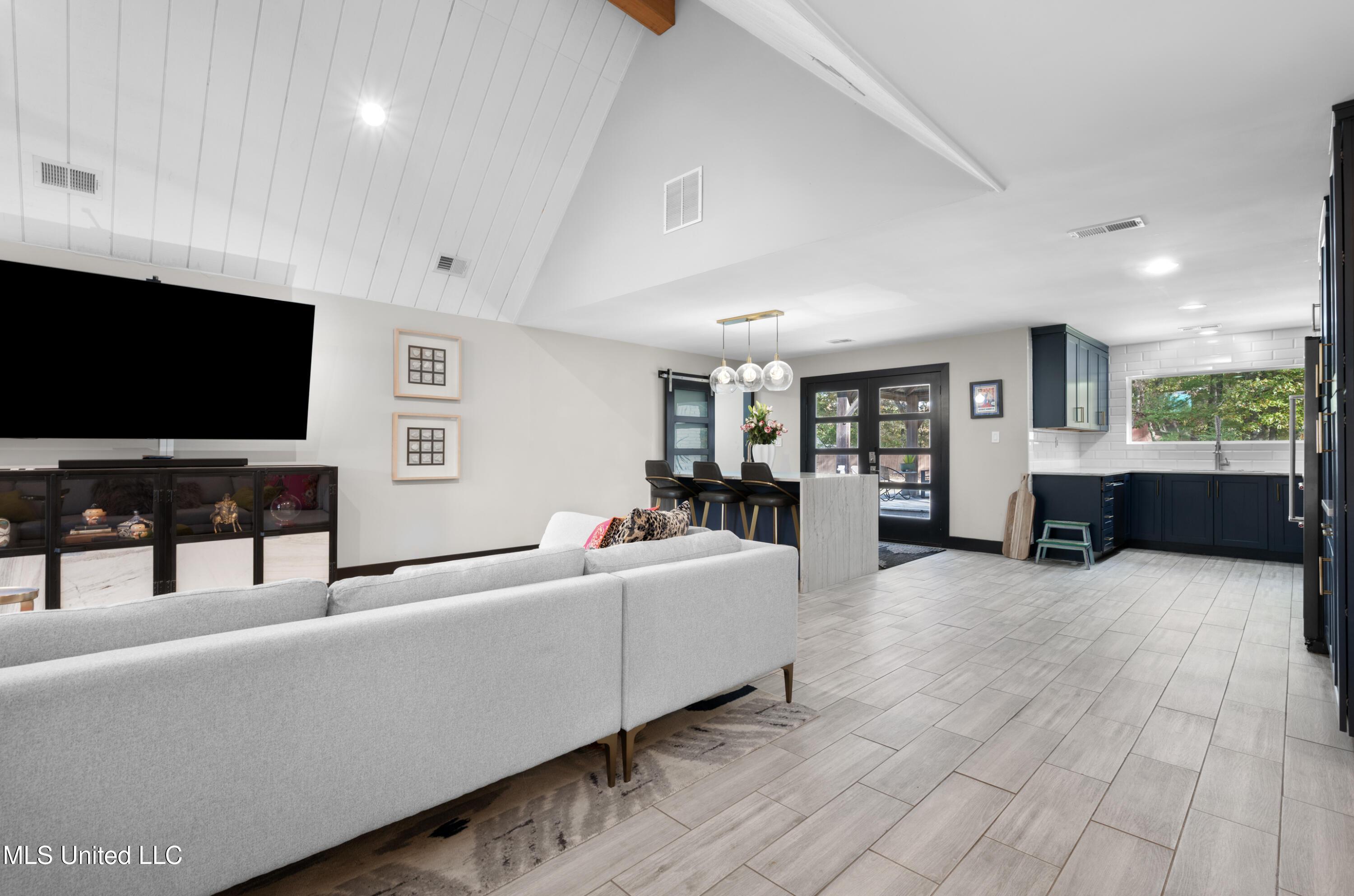 Image 4: 3854 Windermere Drive_-2