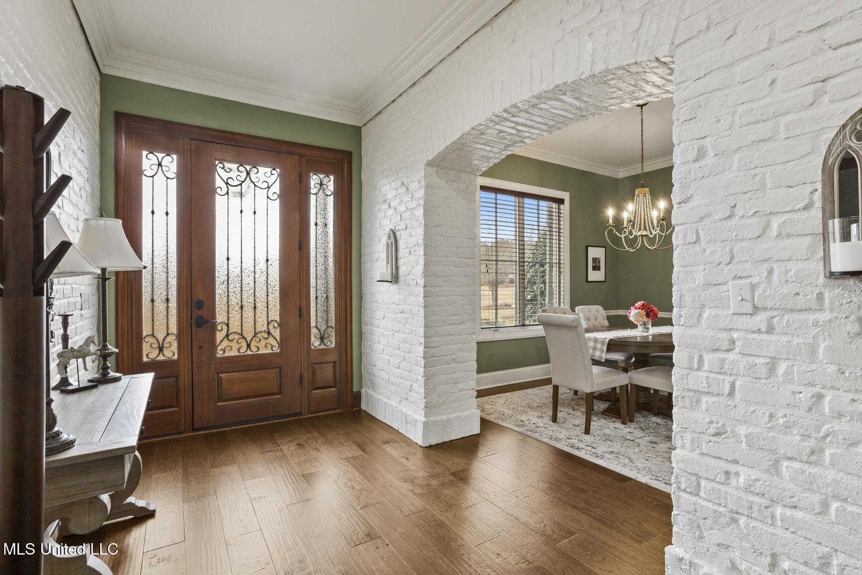 Image 4: 302 Crimson Crown-5