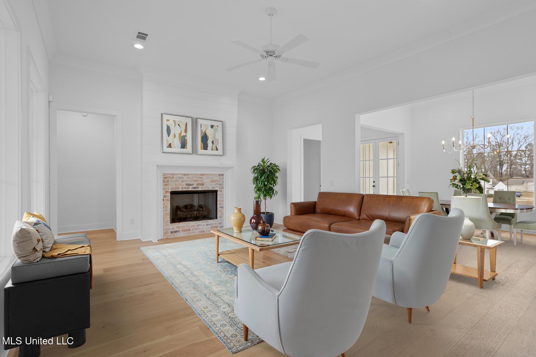 Image 4: Paylors living