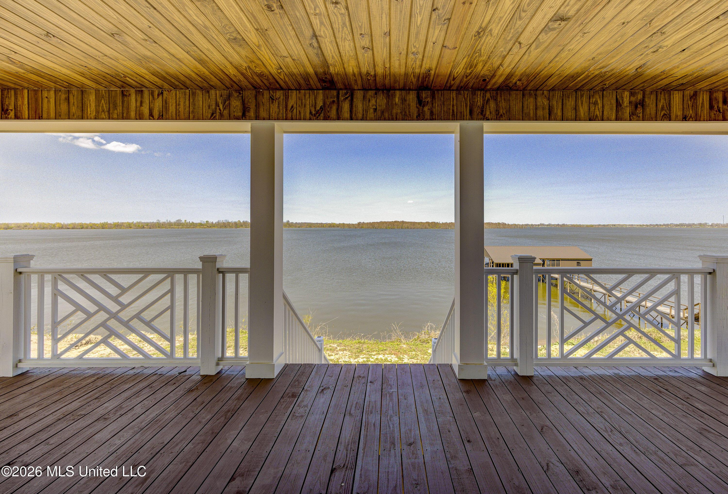 Image 4: Lakeside Front Porch 3