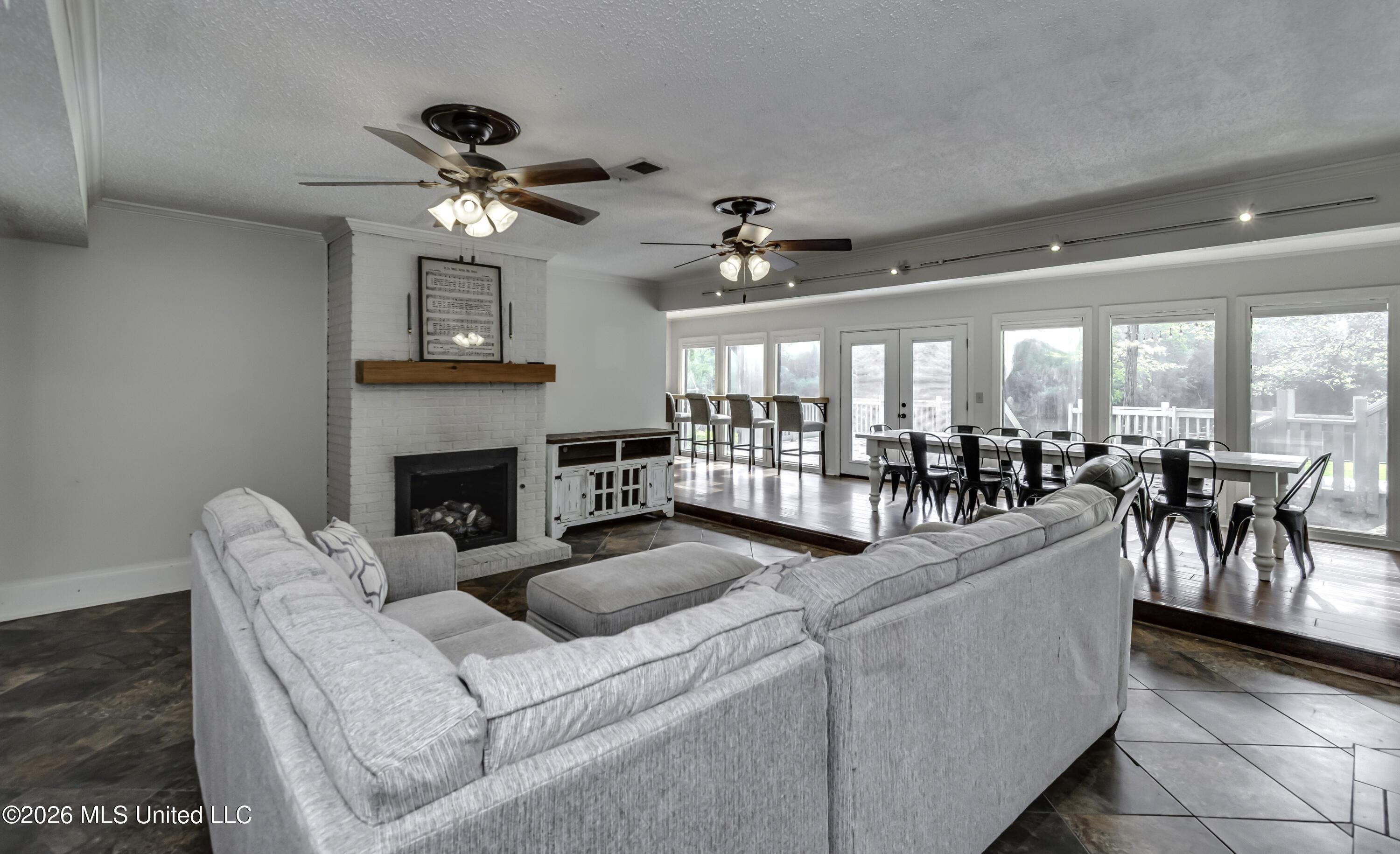 Image 3: 907 Audubon Pt Dr--48