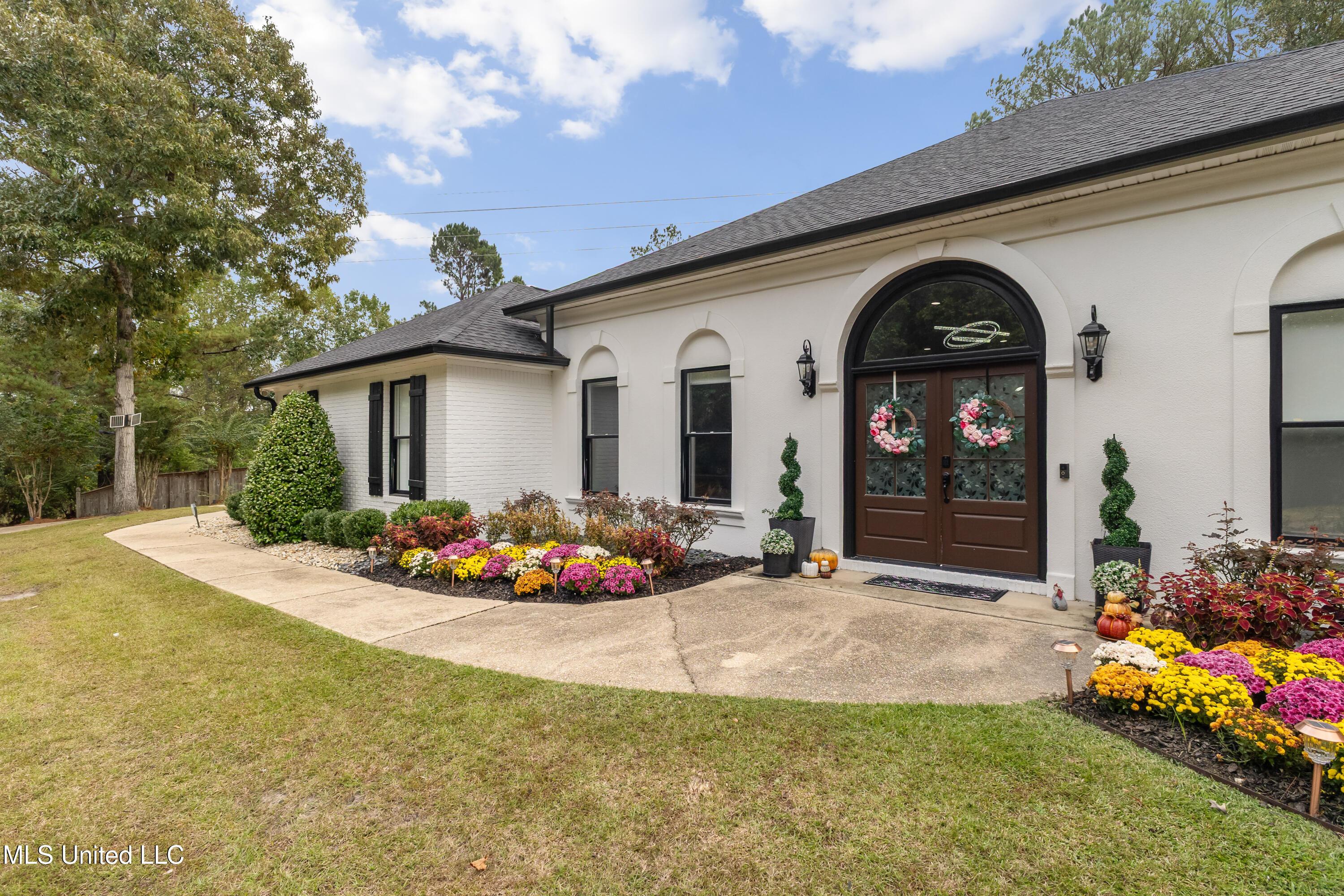 Image 2: 49_Canebrake_Blvd-6