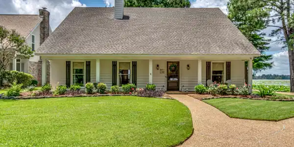 12 Eagles Point