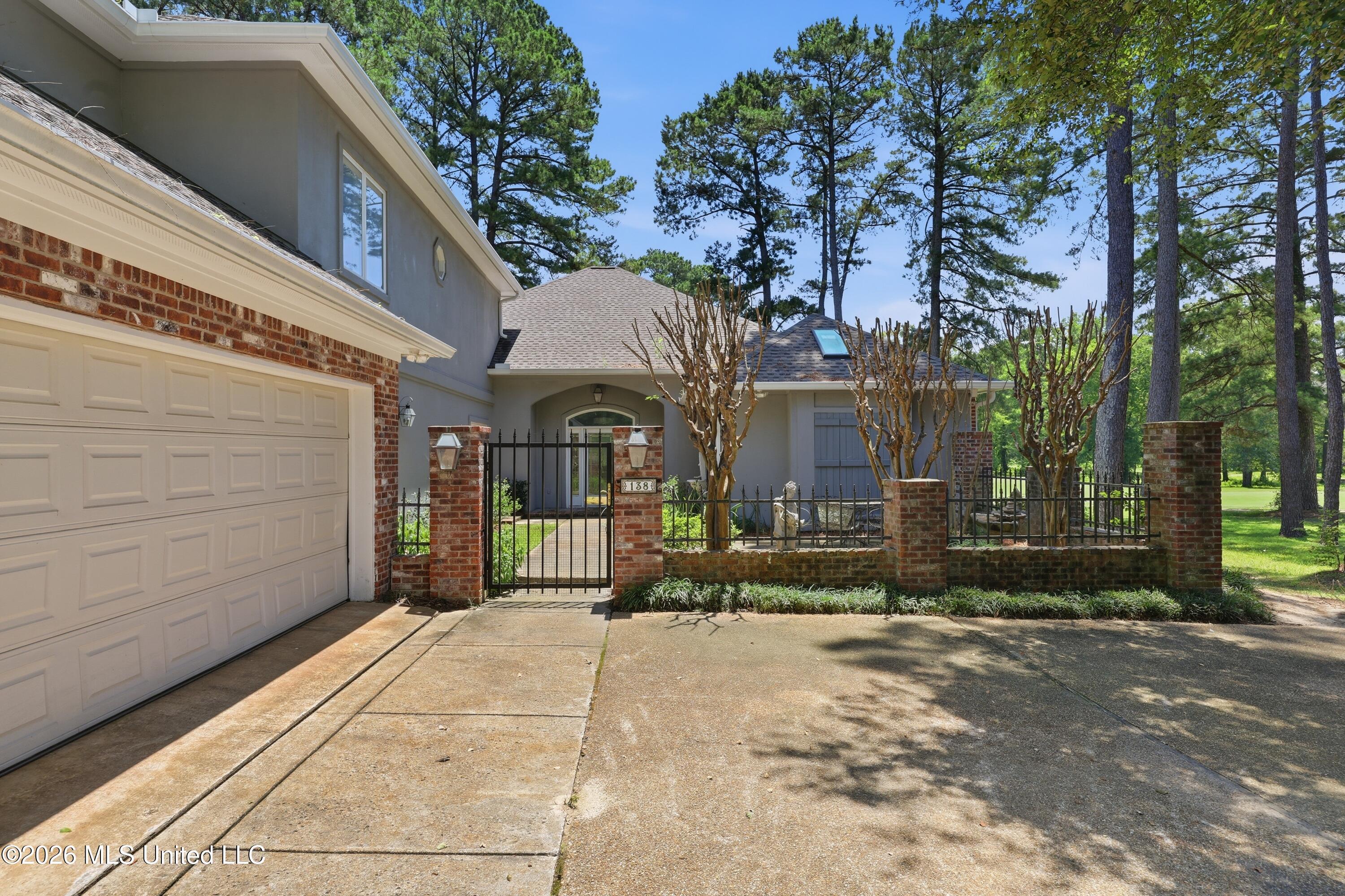 Image 2: 138 Pine Ridge Cir  Hometoursms.com (3)