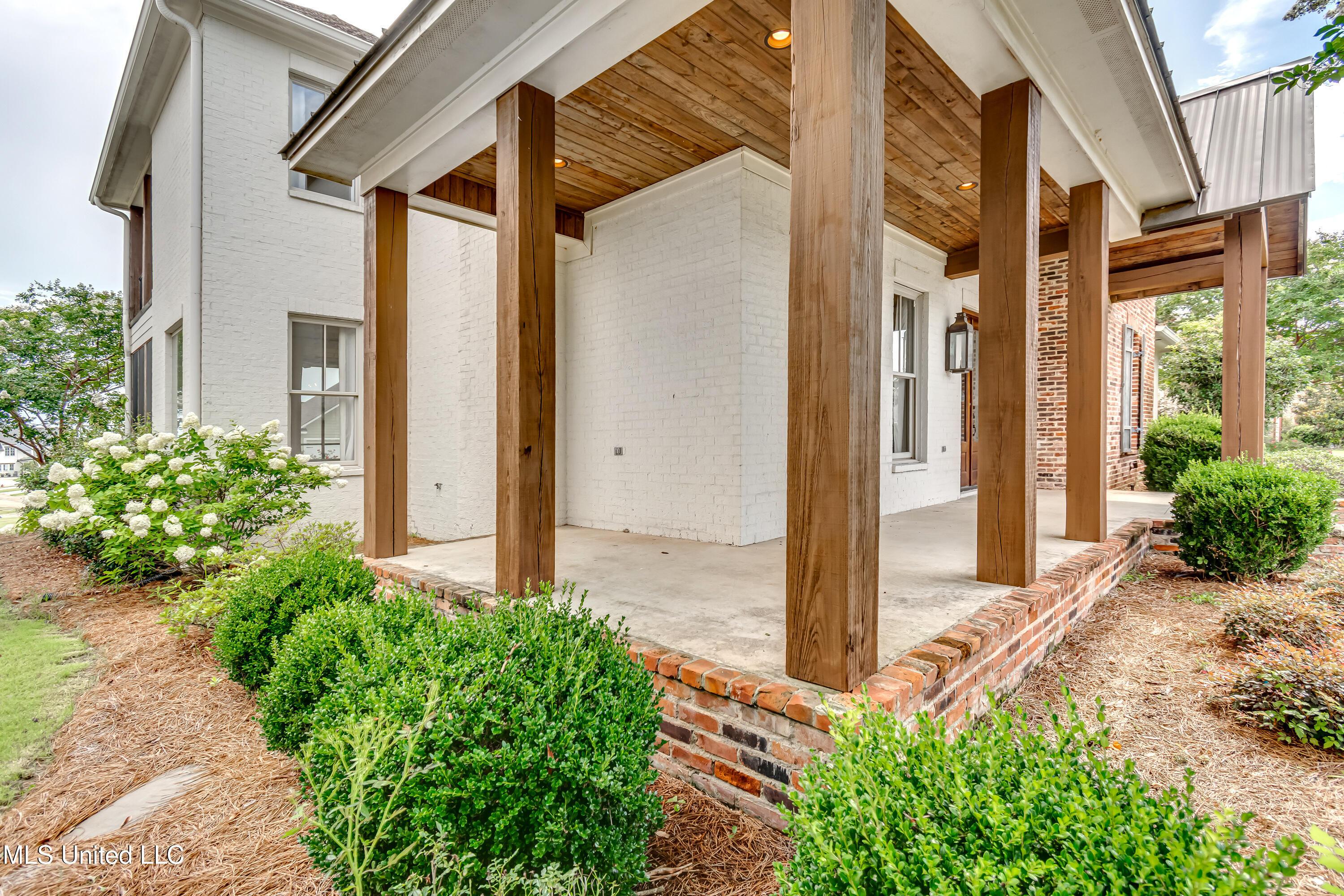 Image 2: 233 Arbor Trail-8