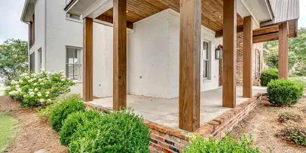 Image 2: 233 Arbor Trail-8