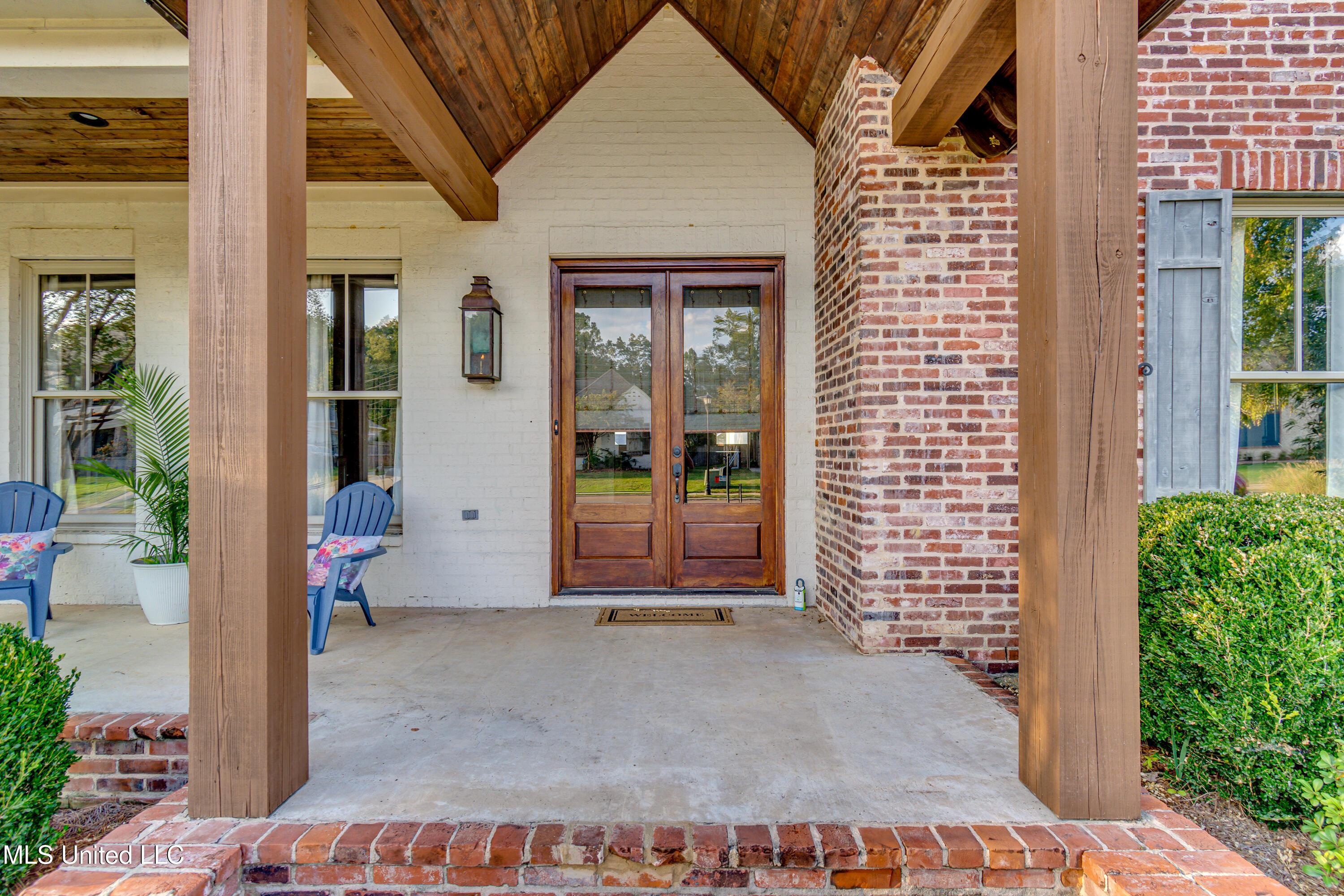Image 4: 223 Arbor Trail-5