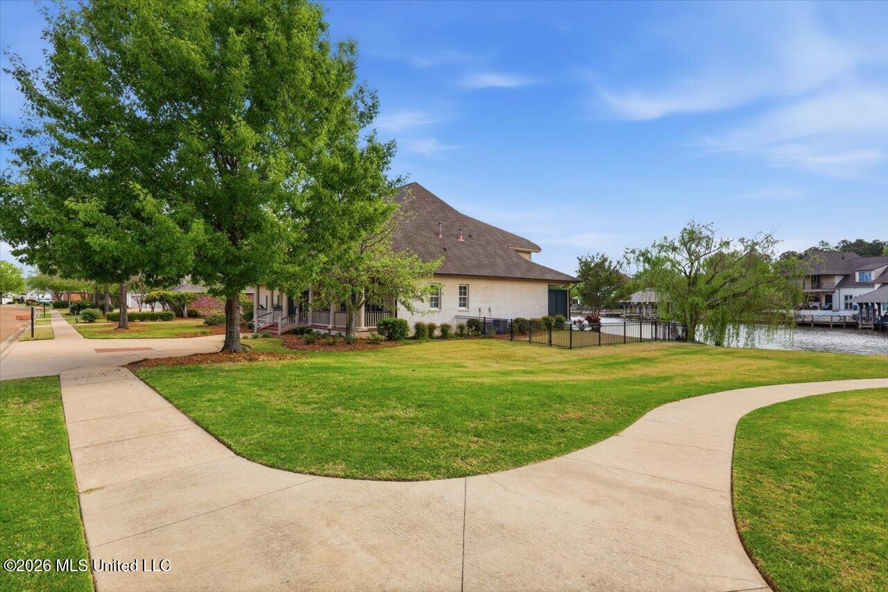 Image 2: 03-136 Chadwyck Pl _ Home Tours MS