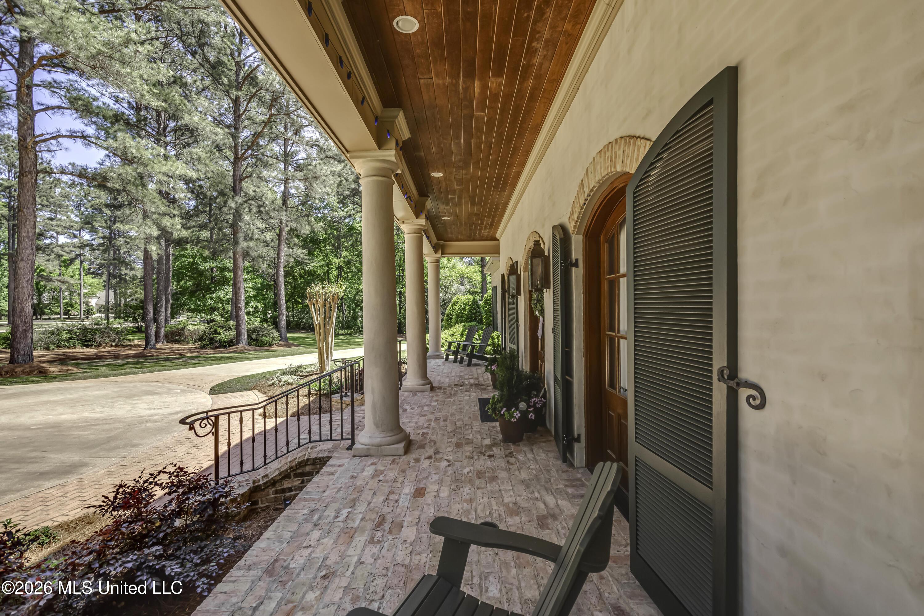 Image 3: 121 Johnstone Dr--9