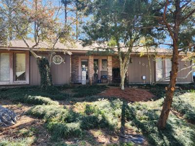 307 Lakeside Drive