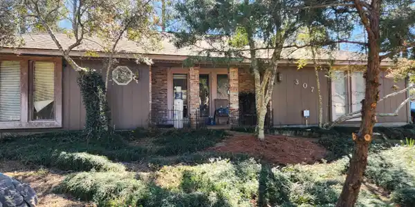 307 Lakeside Drive