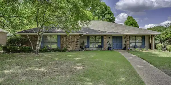 107 Westlake Drive