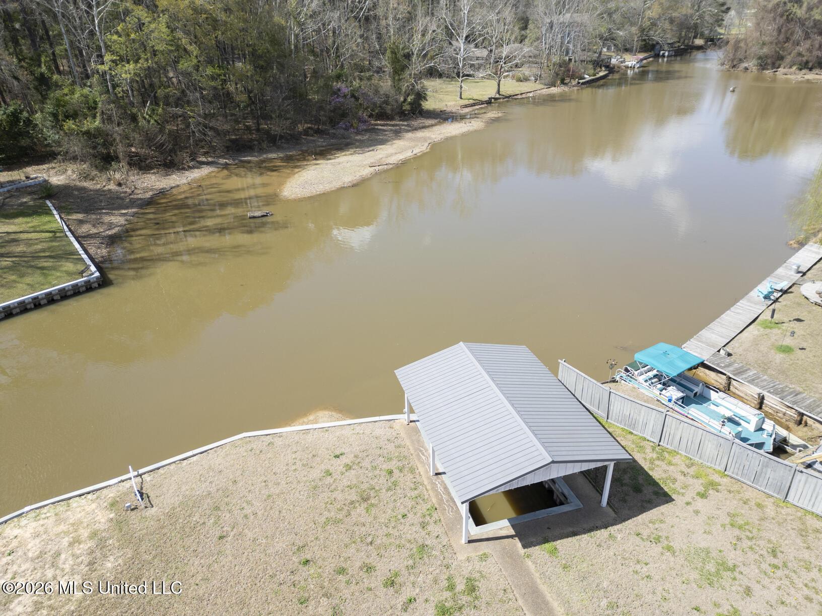Image 3: 105 Beaver Run drone-3