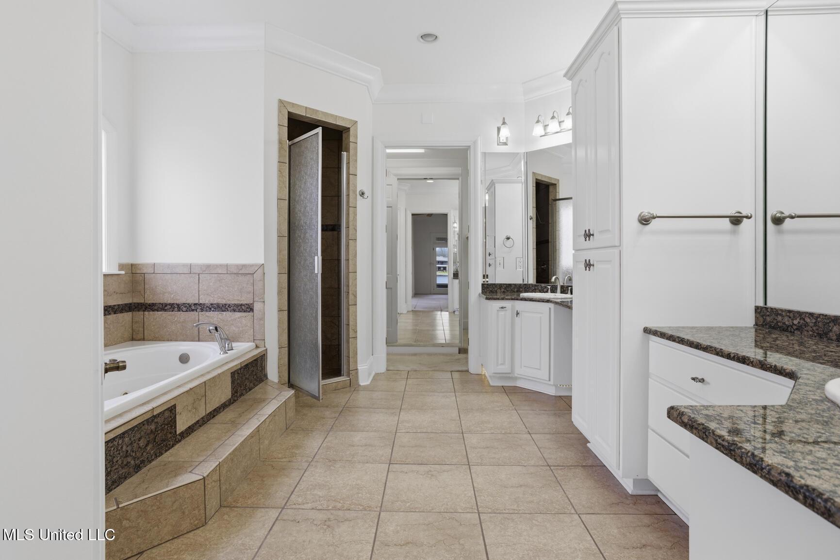 Image 4: 107 Belle Pointe-21