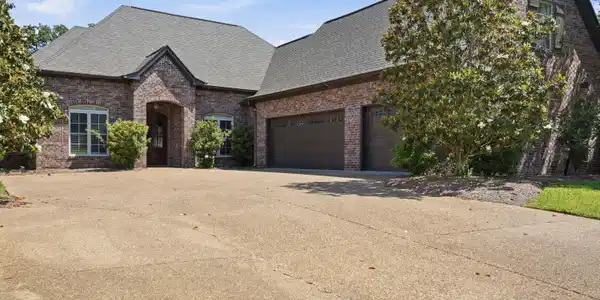 317 Gladeview Place