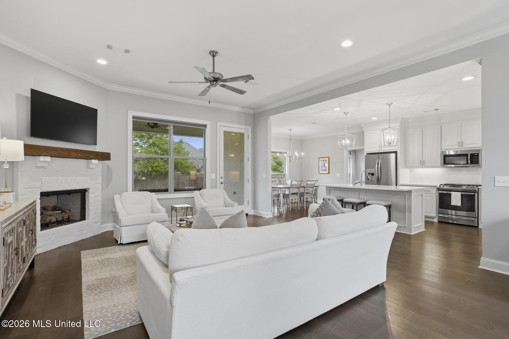 Image 4: 105 Shore View-8