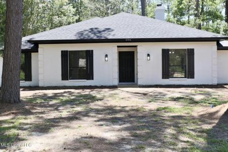 206 Redbud Trail