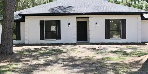206 Redbud Trail