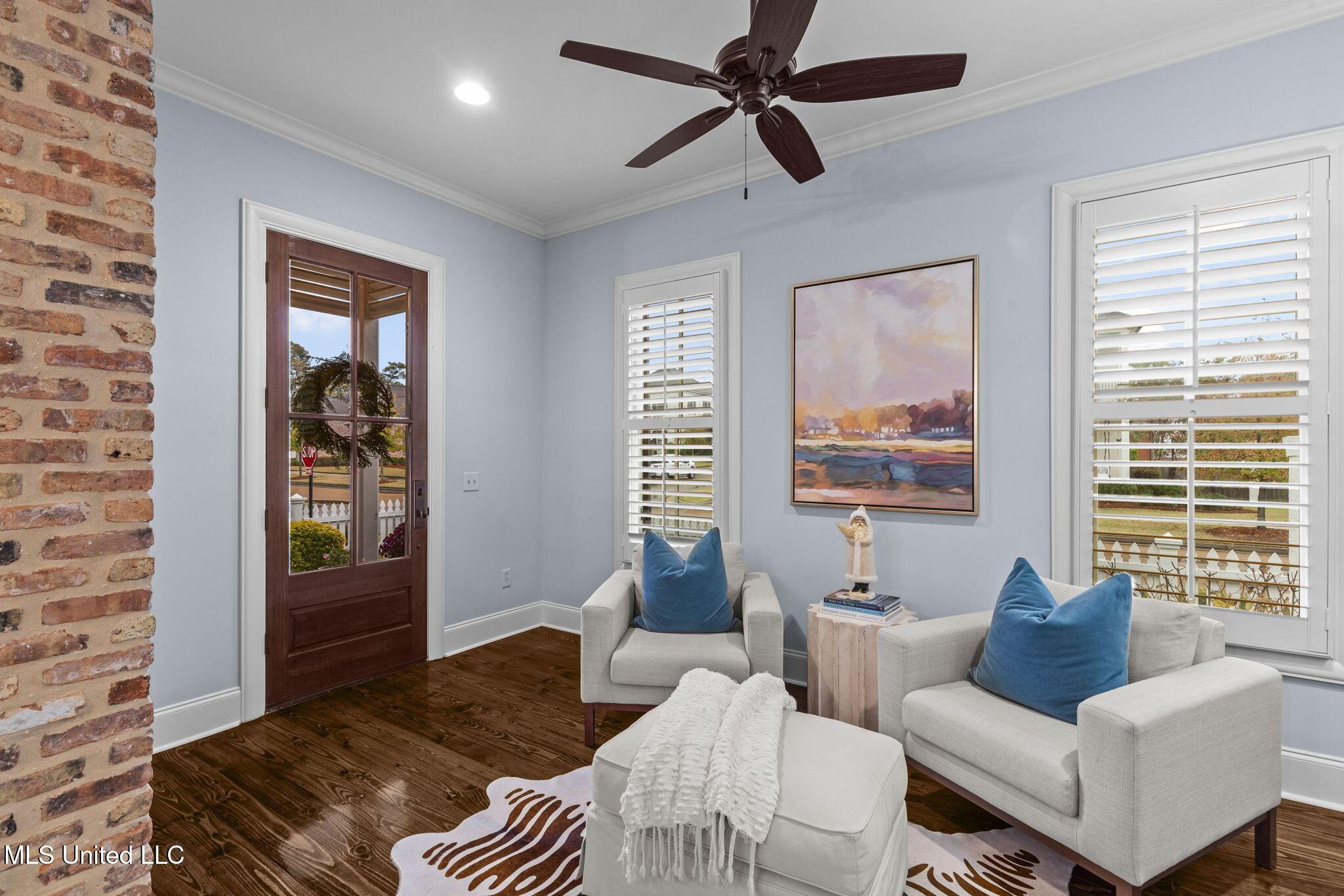 Image 4: 10-web-or-mls-104 Azaleas-10