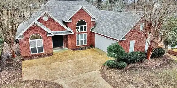 520 Eastside Cove