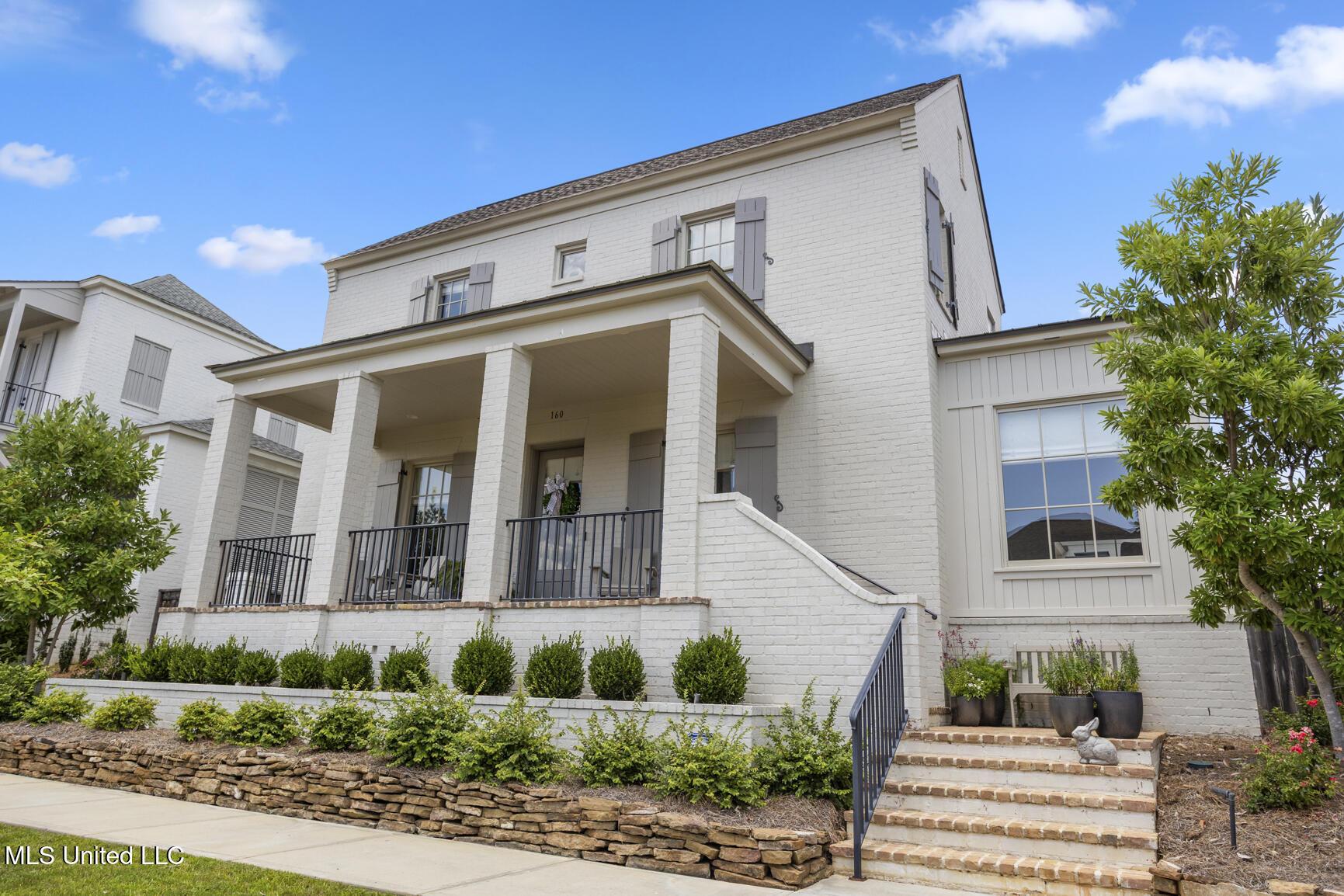 Image 3: 160 N Natchez-3