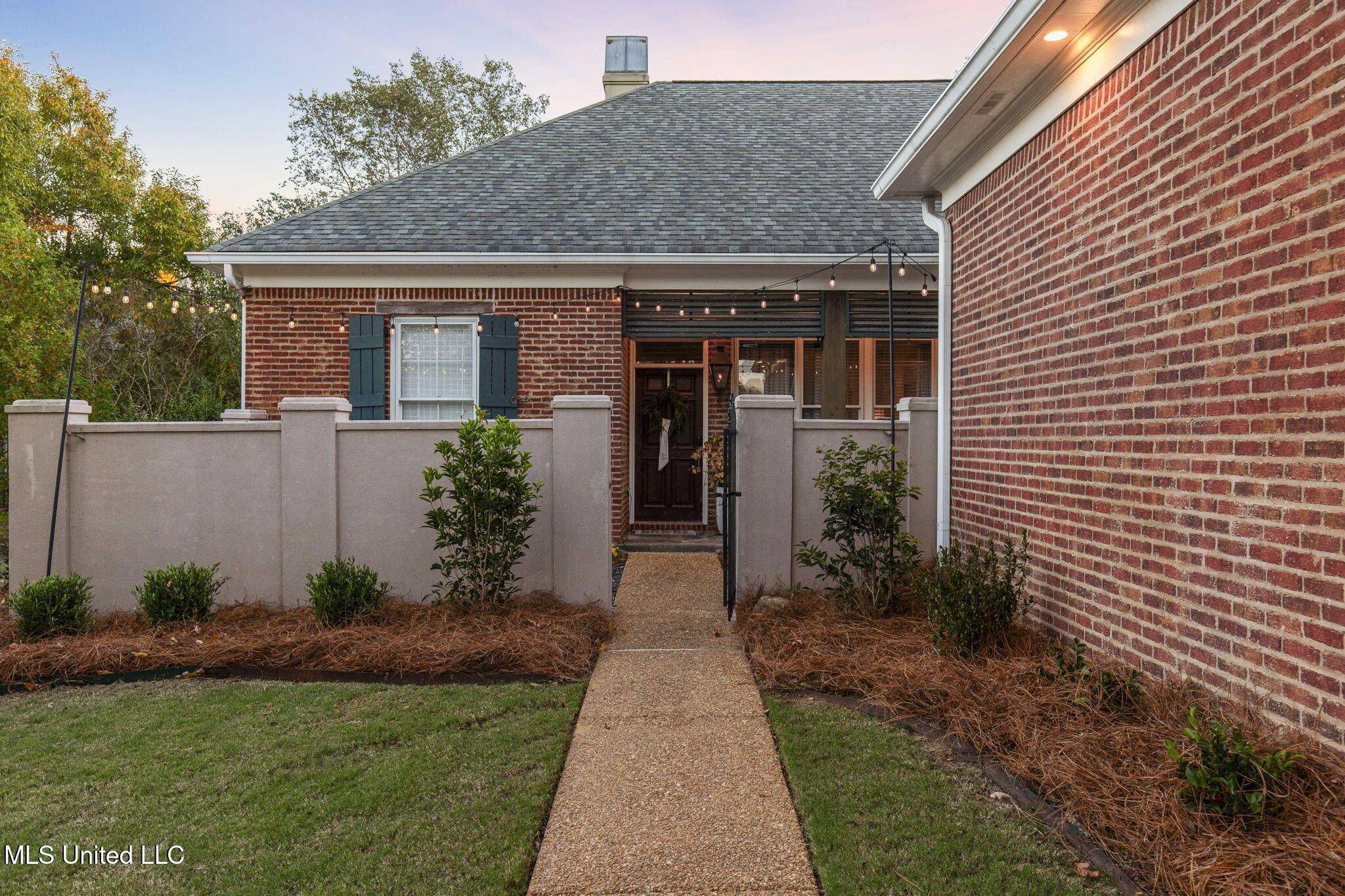 Image 2: 6-web-or-mls-115 Camden Ct-6