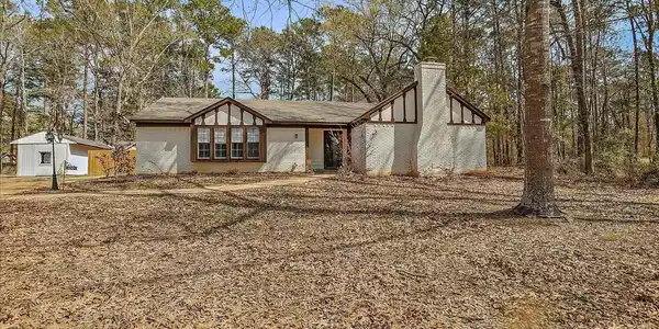 100 Lake Drive E