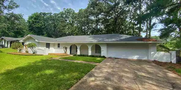 211 FOREST POINT DR