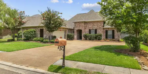 309 Gladeview Place