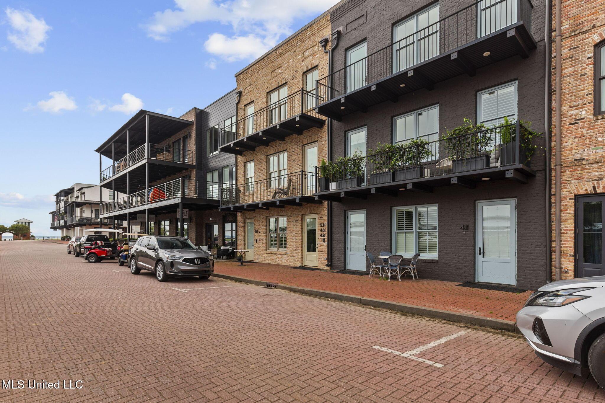 Image 2: 1-web-or-mls-LR Penthouse-1