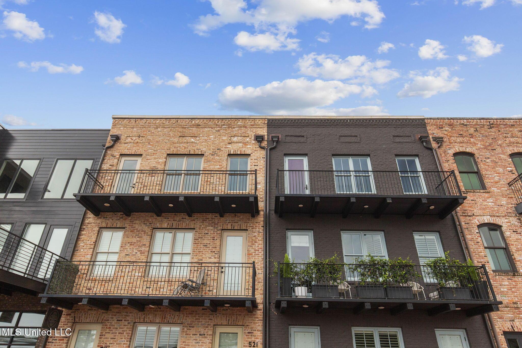 Image 3: 2-web-or-mls-LR Penthouse-2