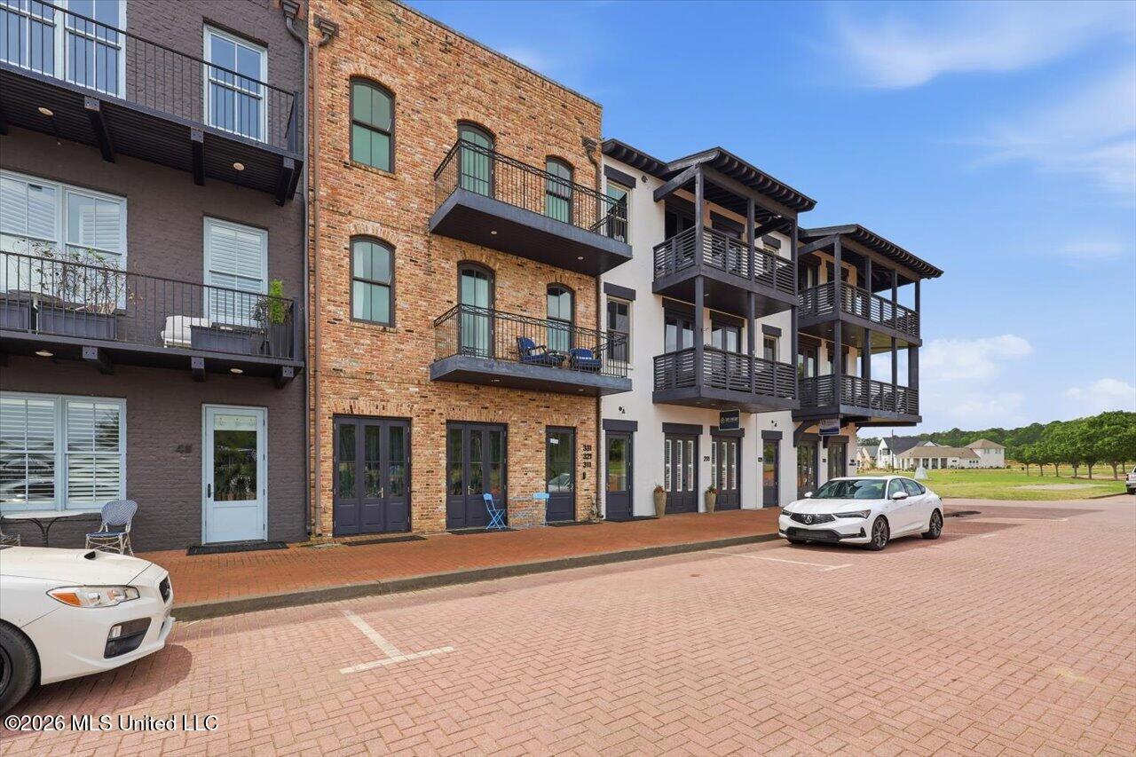 Image 2: 42-145 Republic St unit 321 _ Home Tours