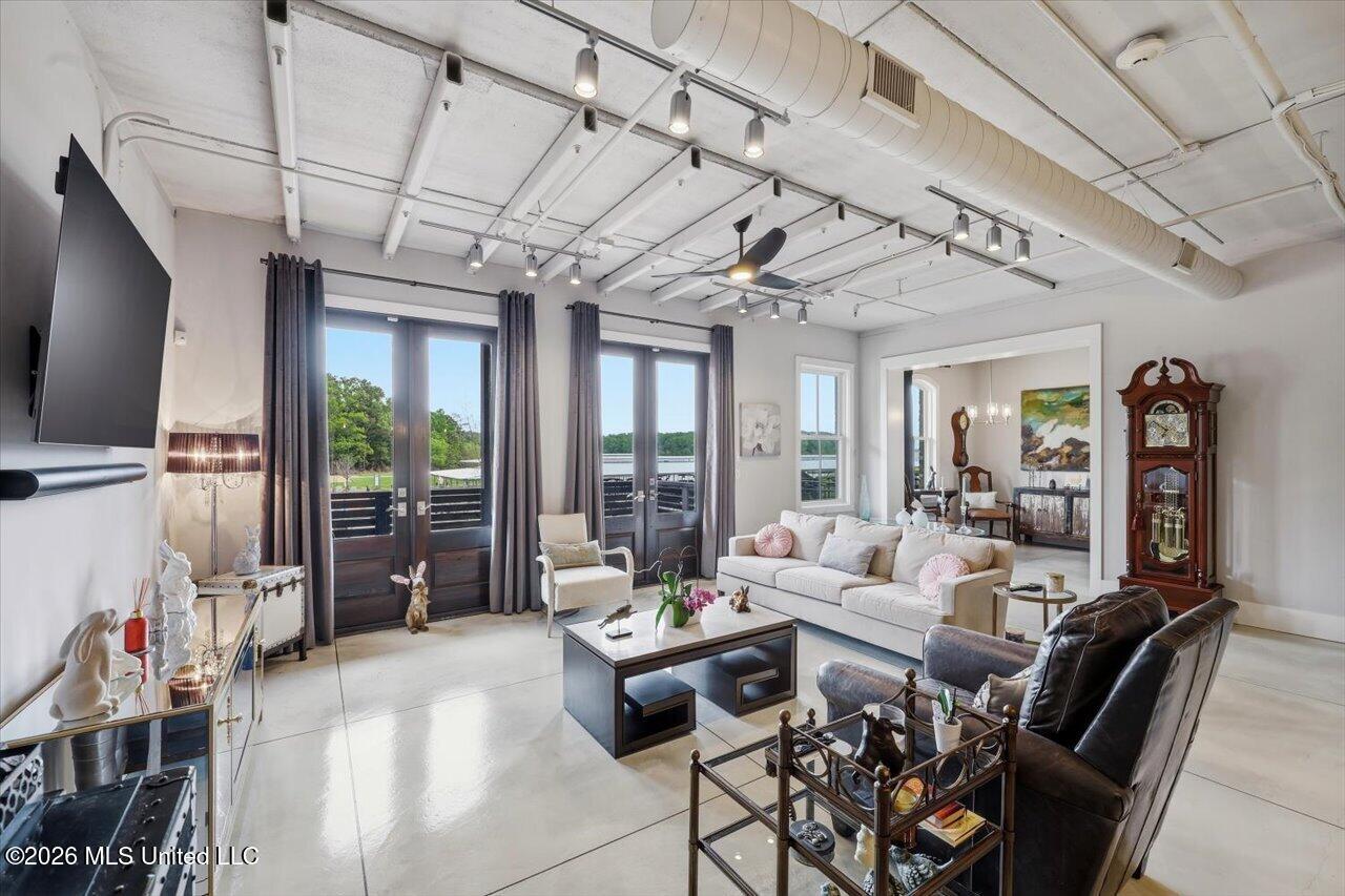 Image 3: 03-145 Republic St unit 321 _ Home Tours