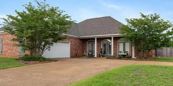 800 Highland Court