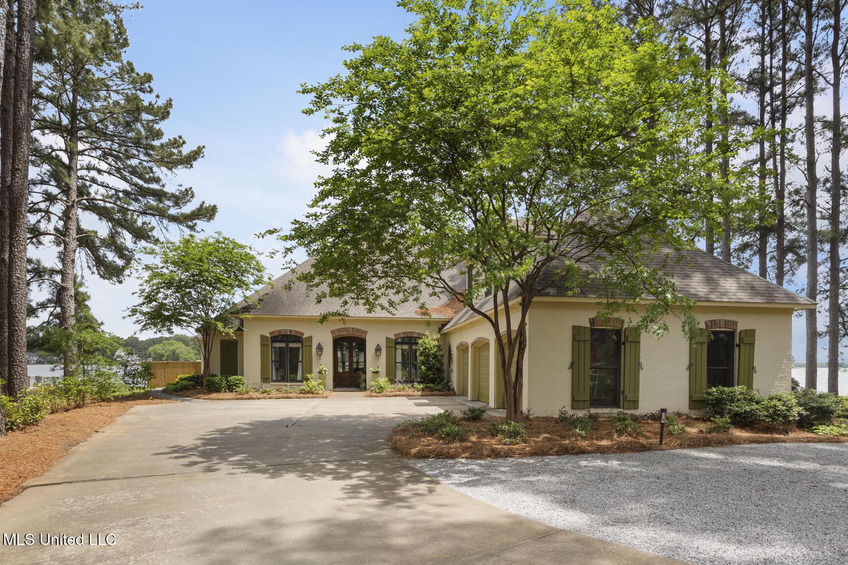 Image 1: 130 Northshore Pt-1