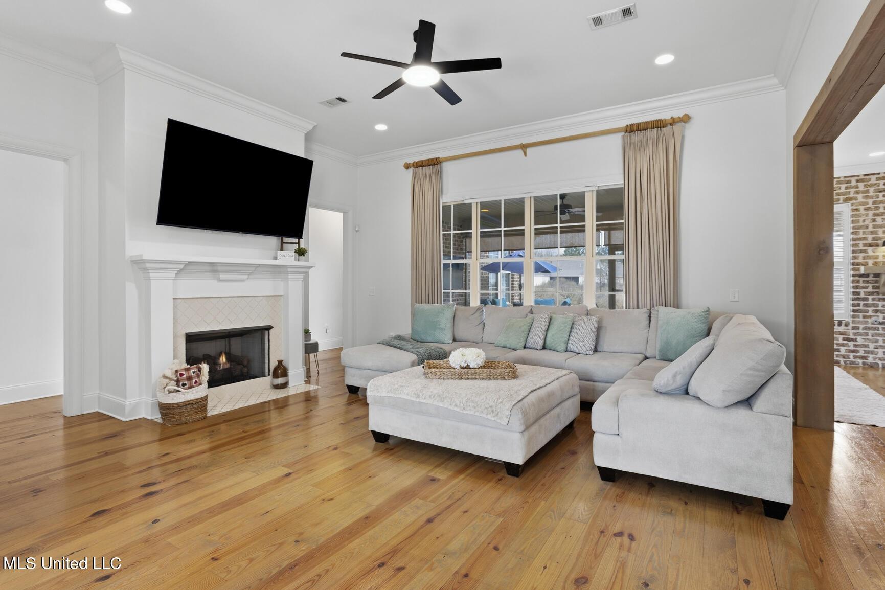 Image 3: 142 Camden Shores-3