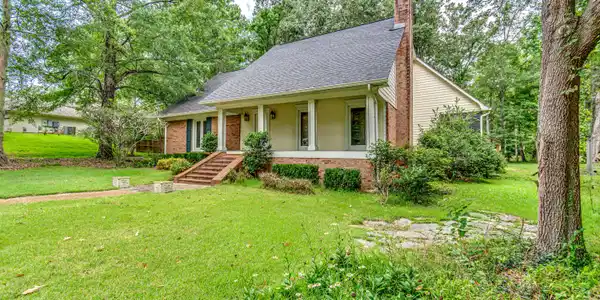 201 Coachmans Road