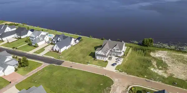 Image 3: Beautiful Views of The Water