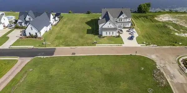 Image 4: 2200 sq ft min